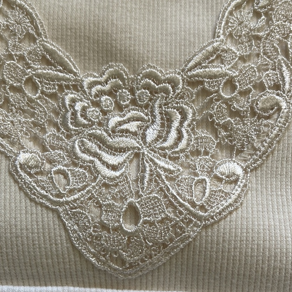 NWOT Two Charter Club Lace appliqué trimmed v-neck ribbed tank tops Petite/Lg - Picture 4 of 8